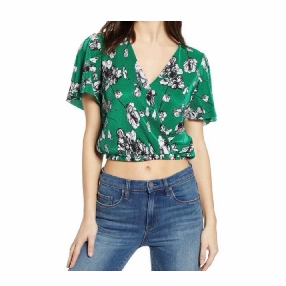 ASTR The Label Green Floral Short Sleeve‎ Wrap Top